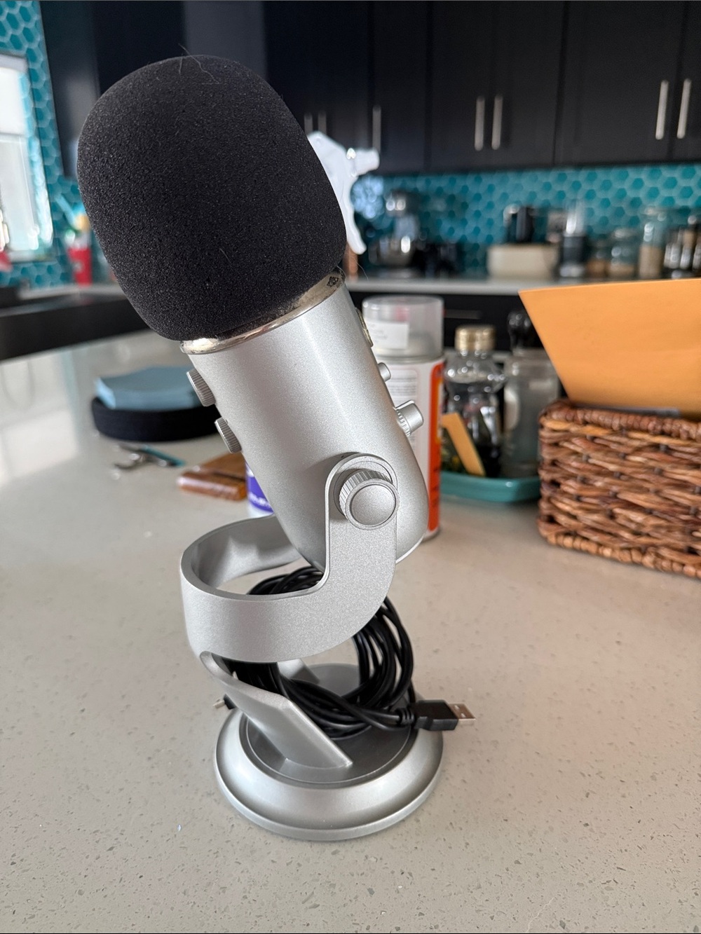 Yeti Silver USB Microphone with Black Foam Windshield